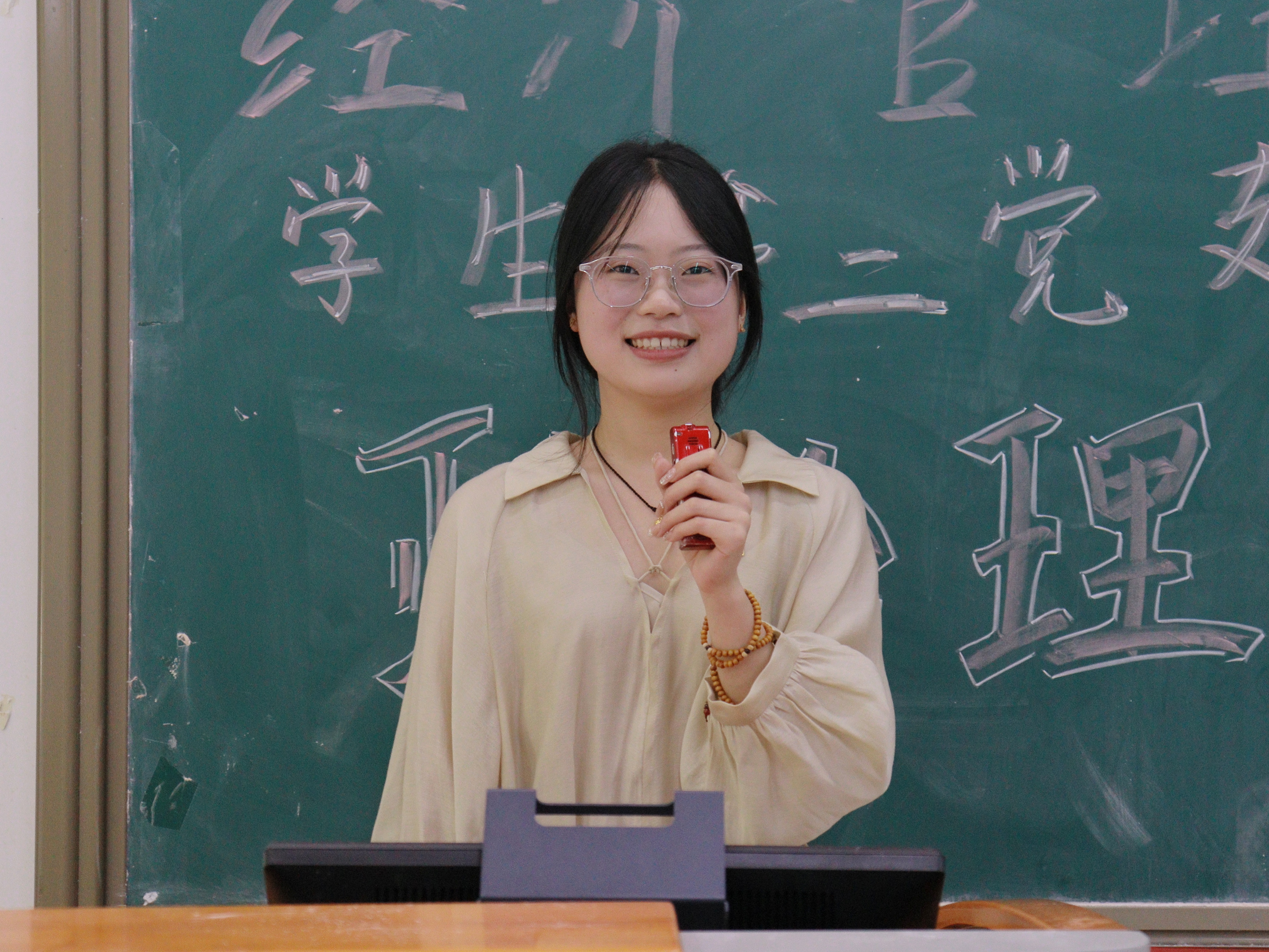 讲话（刘妮）.jpeg