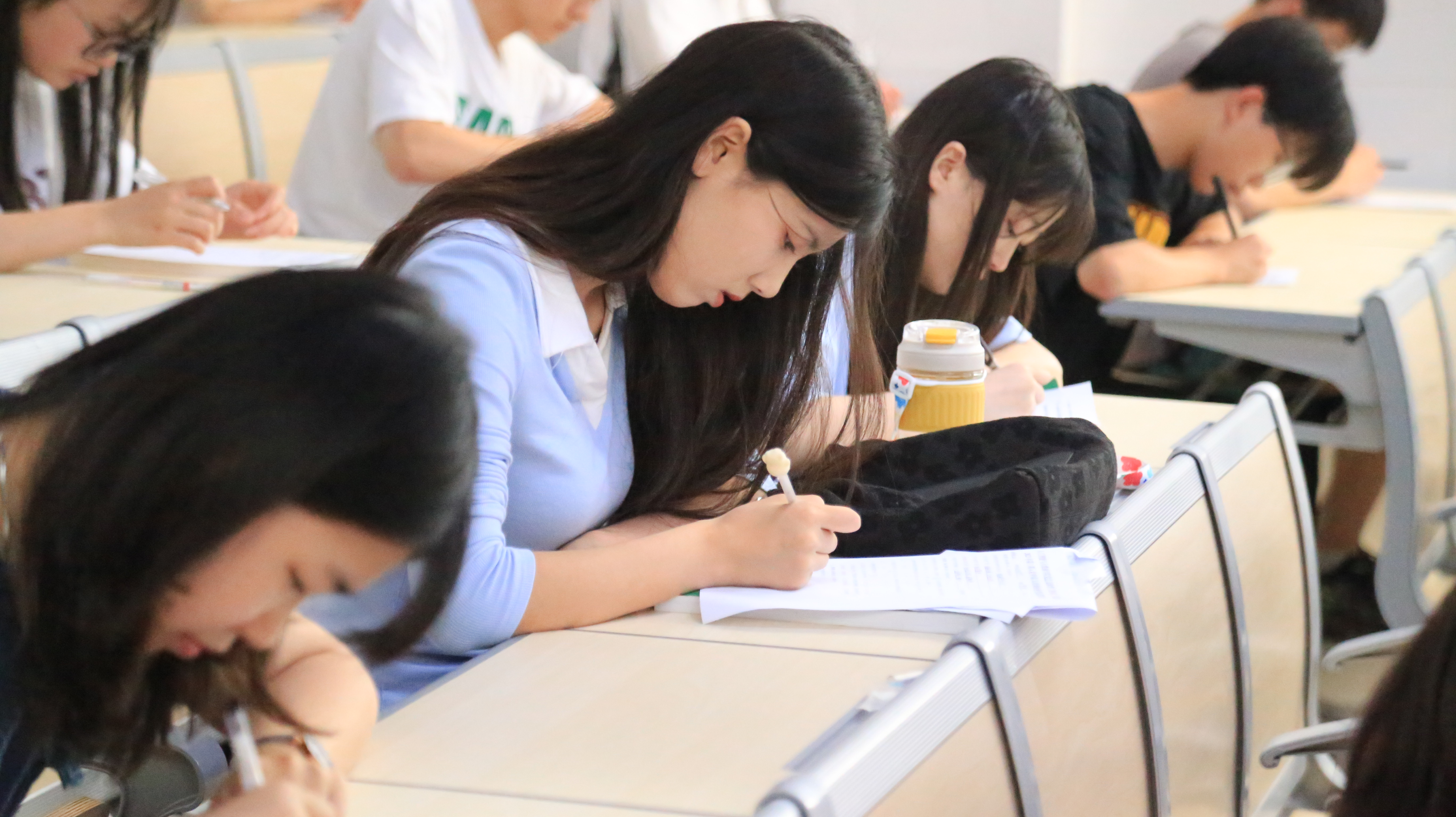 学员们认真参加结业考试2.JPG