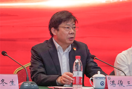 校党委书记、省政府教育督导专员湛俊三讲话.png 校党委书记、省政府教育督导专员湛俊三讲话.png