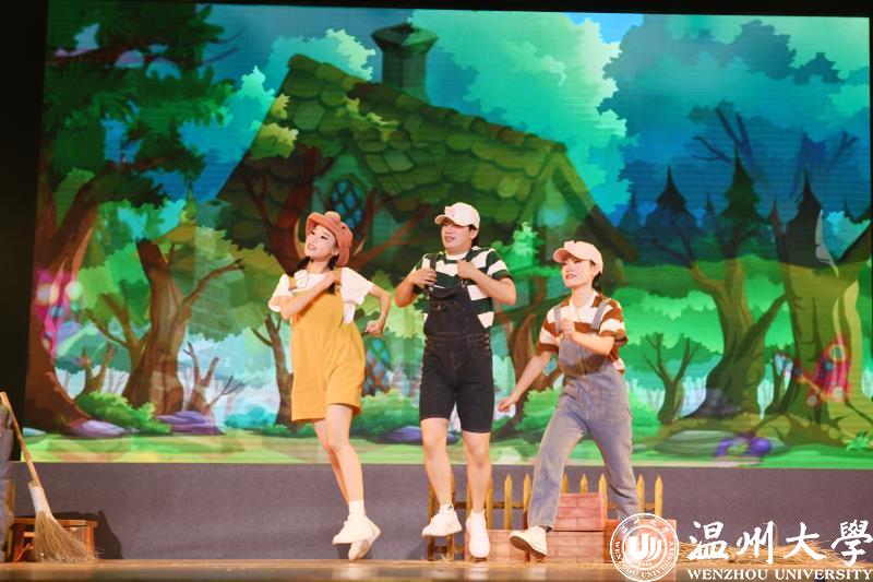 《三只小猪》.jpg 《三只小猪》.jpg