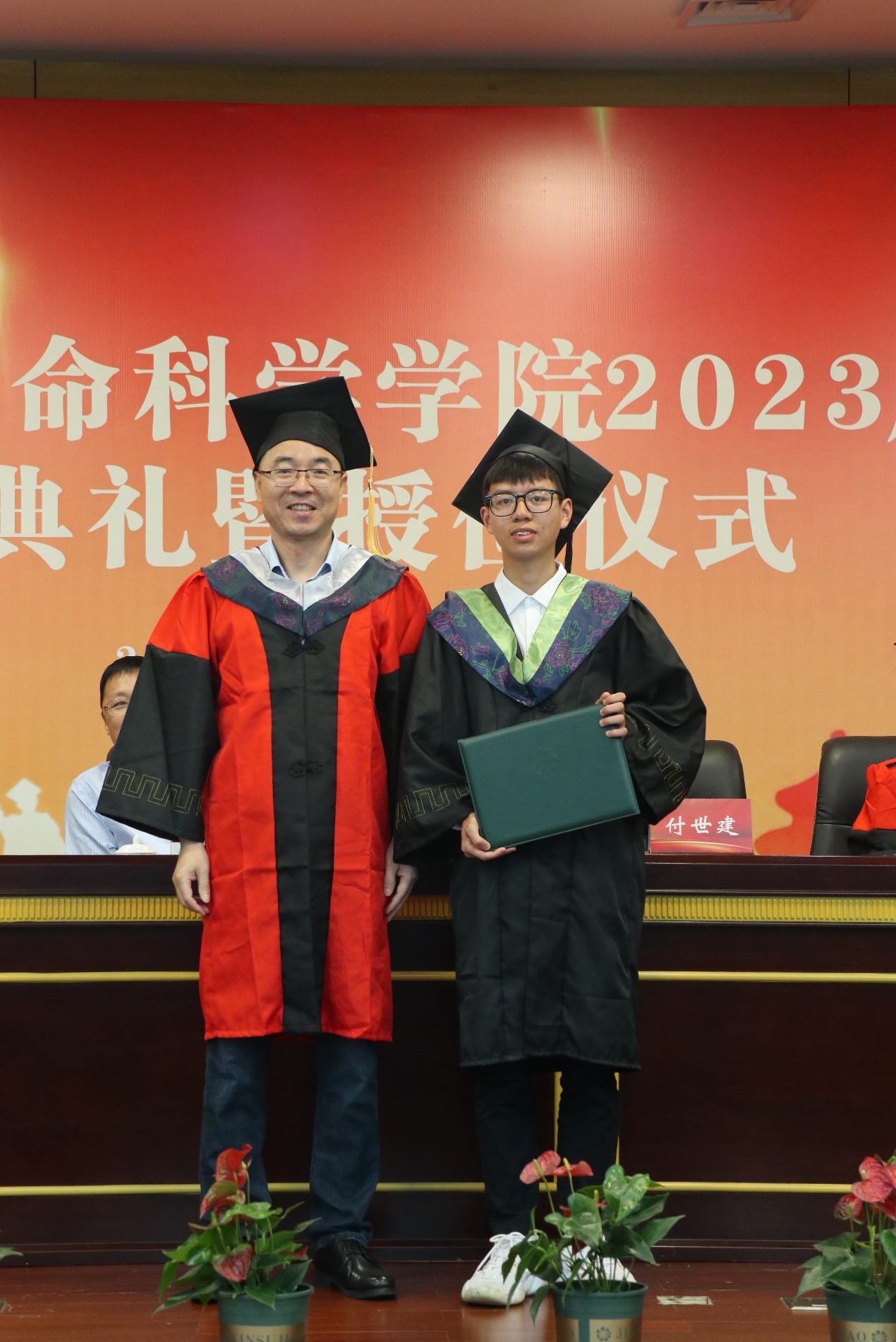 图片4.png 图片4.png