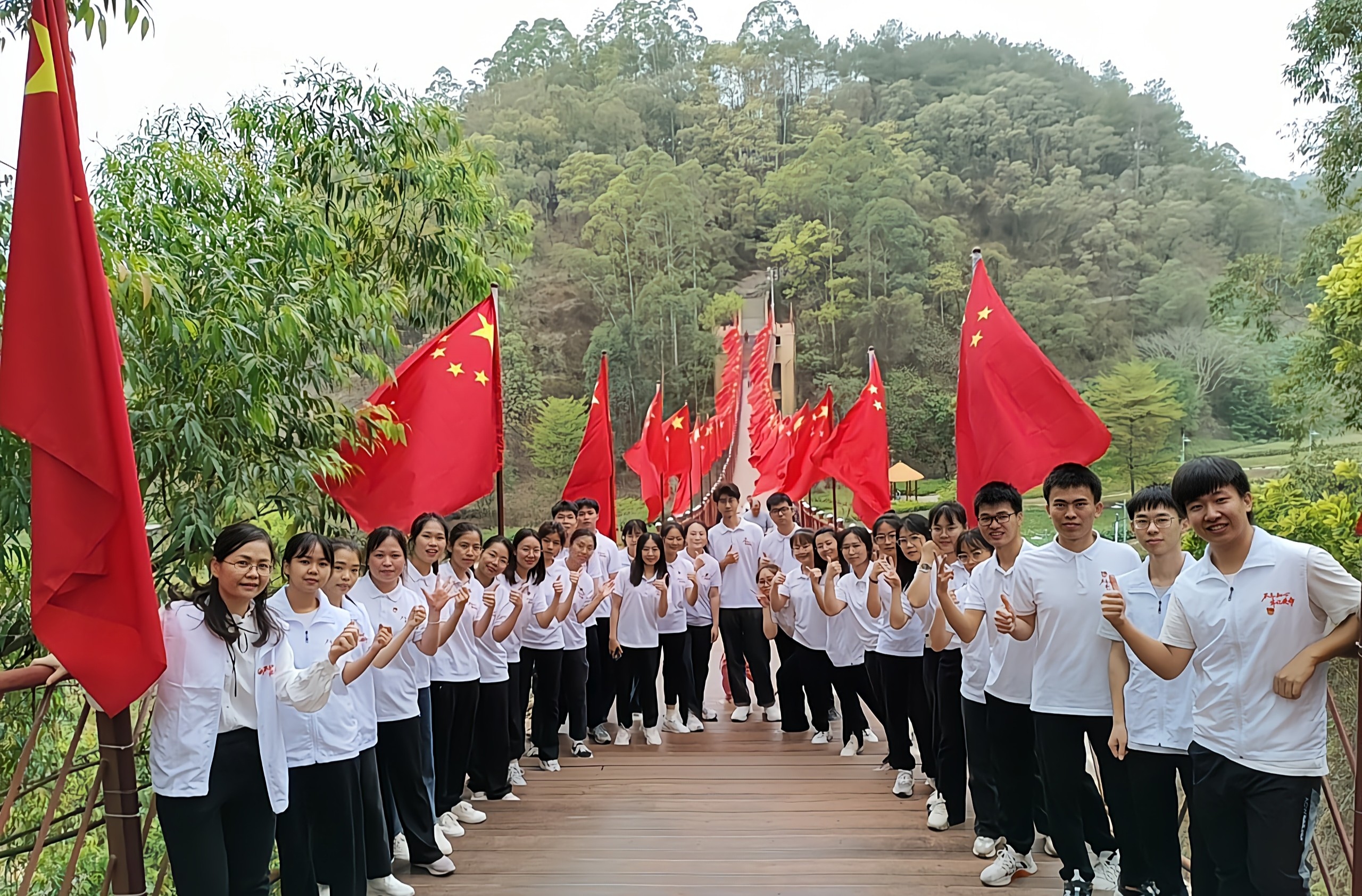 3百色起义纪念公园开展主题党日活动.jpg 3百色起义纪念公园开展主题党日活动.jpg