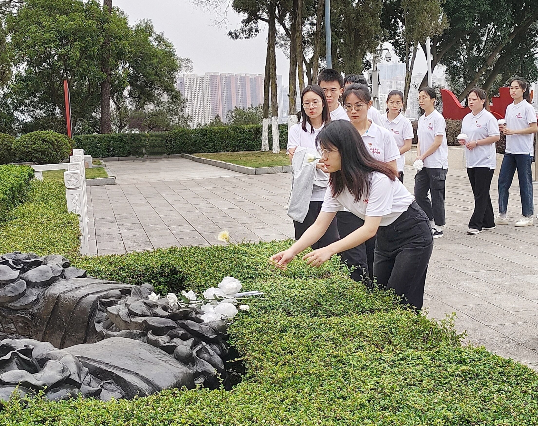6清明祭英烈活动.jpg 6清明祭英烈活动.jpg