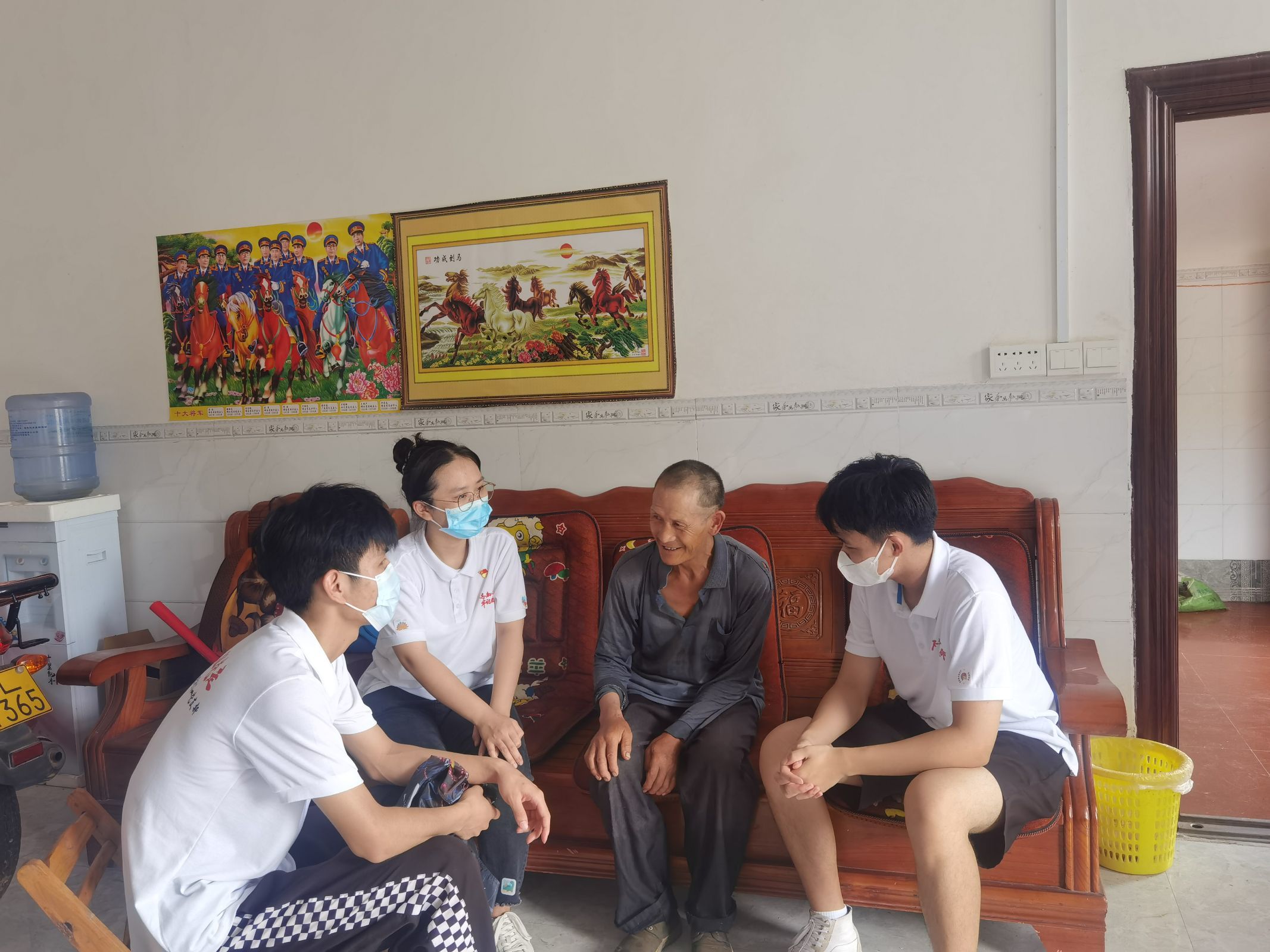 11赴西林那讪村入户慰问.jpeg 11赴西林那讪村入户慰问.jpeg