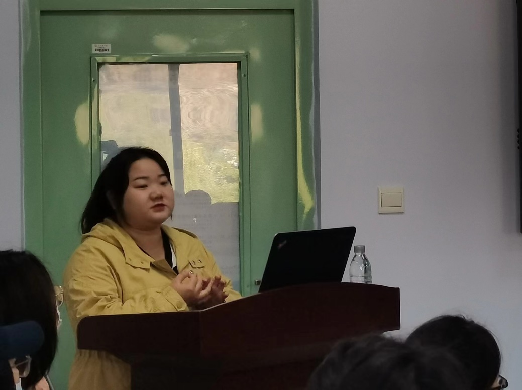 图1-尤会杰做《细胞培养与污染防治》讲座.jpg 图1-尤会杰做《细胞培养与污染防治》讲座.jpg