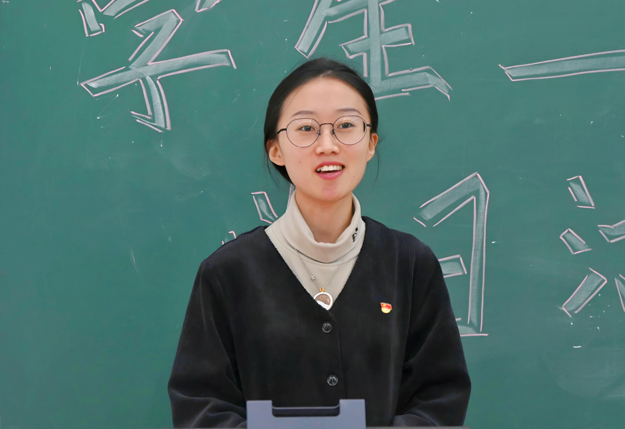 书记.jpg 书记.jpg