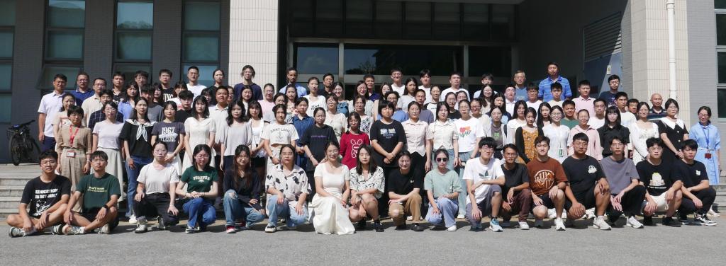 团队合影.jpg 团队合影.jpg