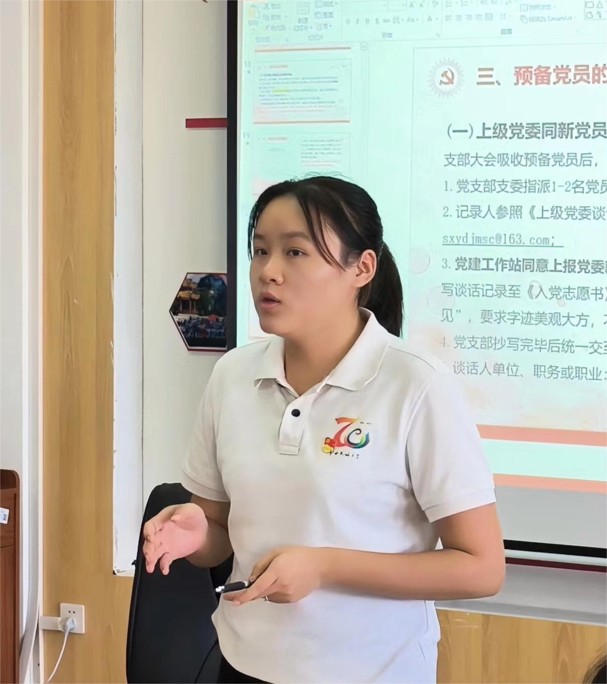 段莹老师特写.jpg 段莹老师特写.jpg