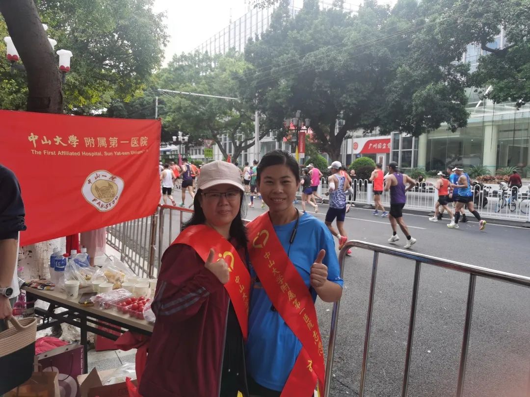 ▲补给点的中山一院志愿者们.jpg ▲补给点的中山一院志愿者们.jpg