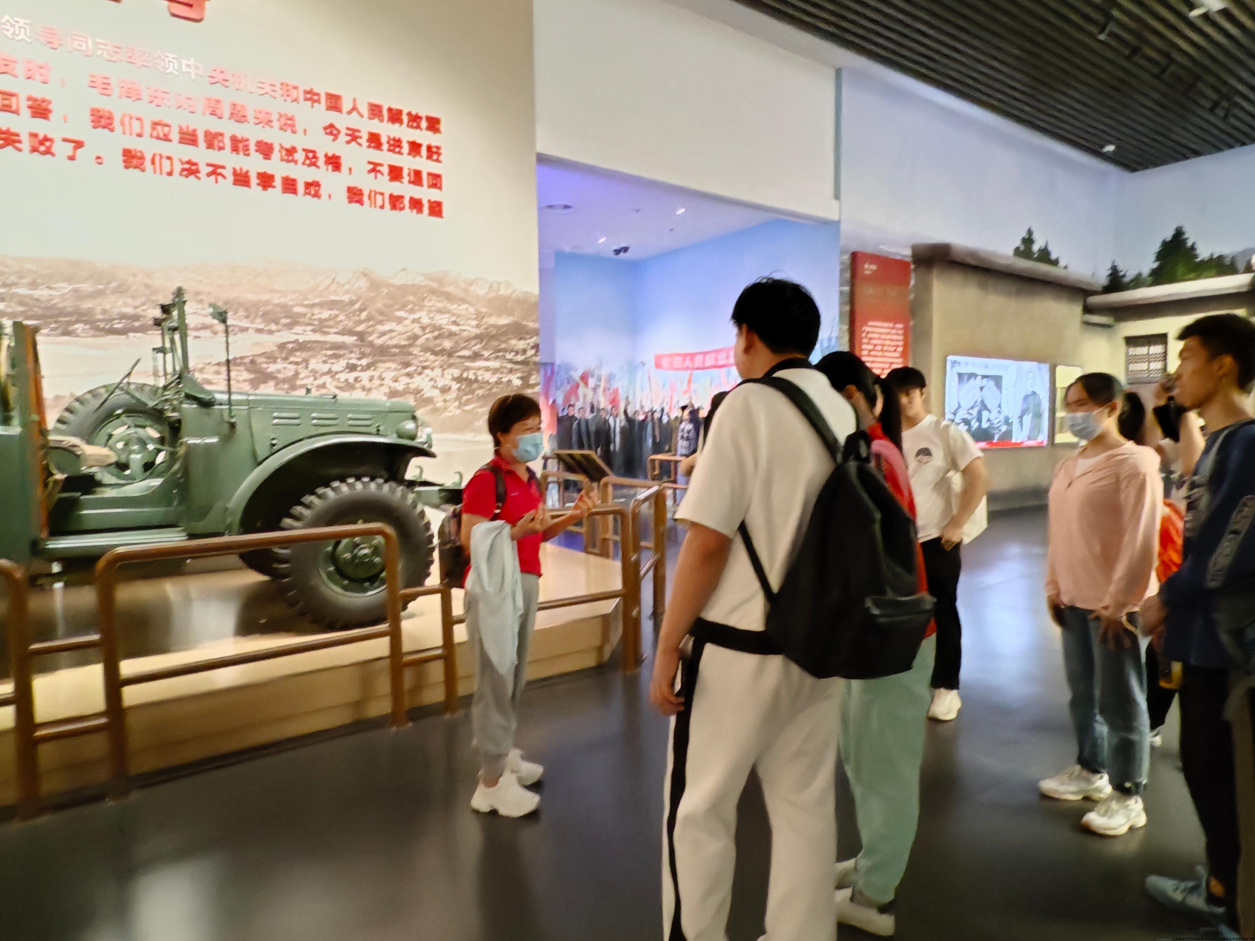 支部书记讲党课.jpg 支部书记讲党课.jpg