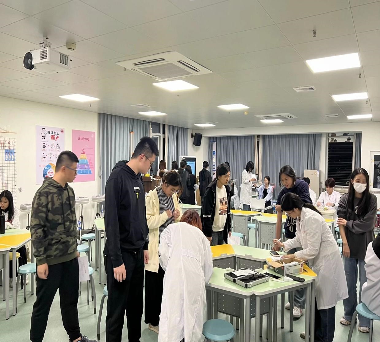 健康主题活动现场.jpg 健康主题活动现场.jpg