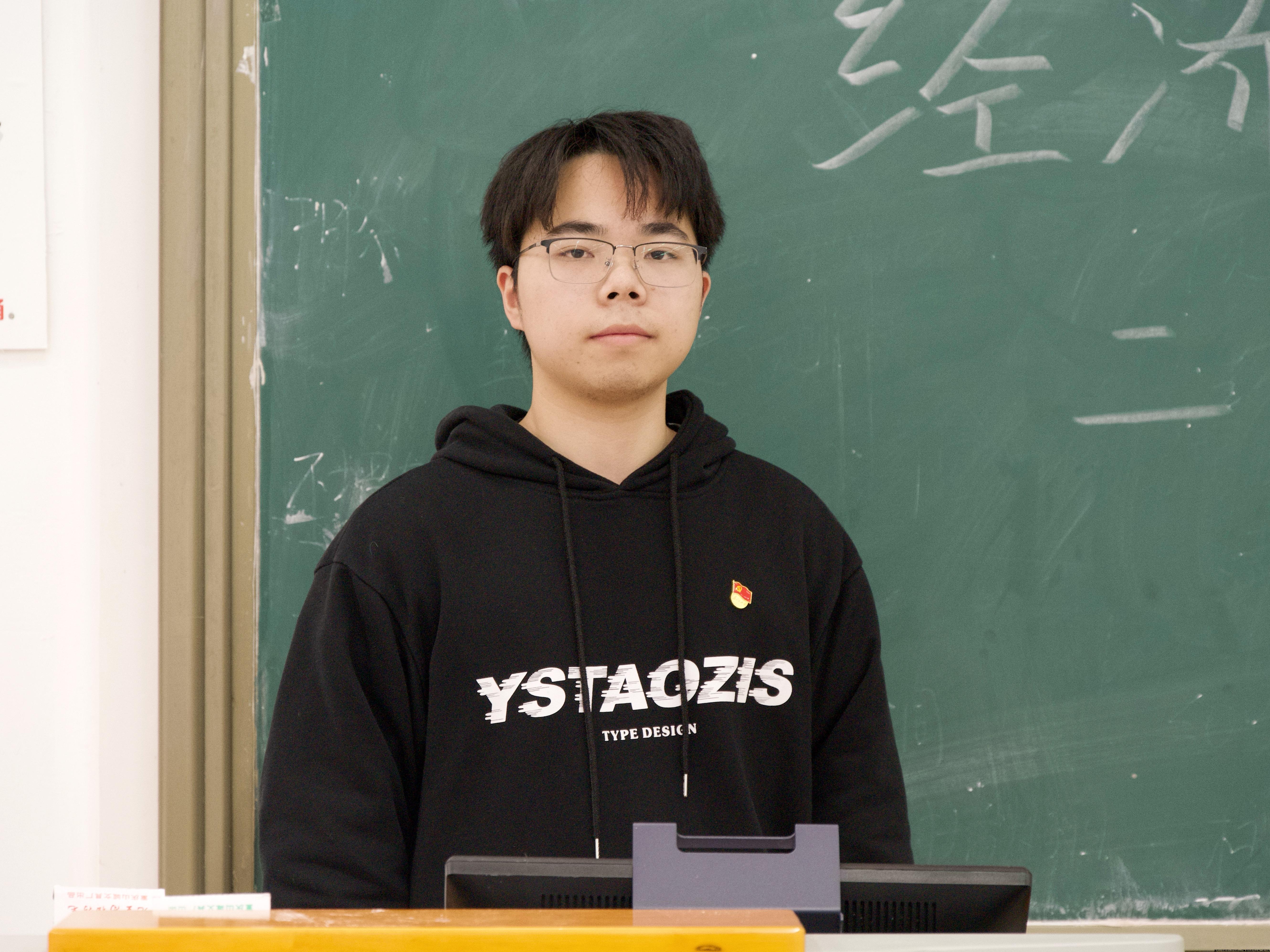 杨嘉豪.JPG 杨嘉豪.JPG