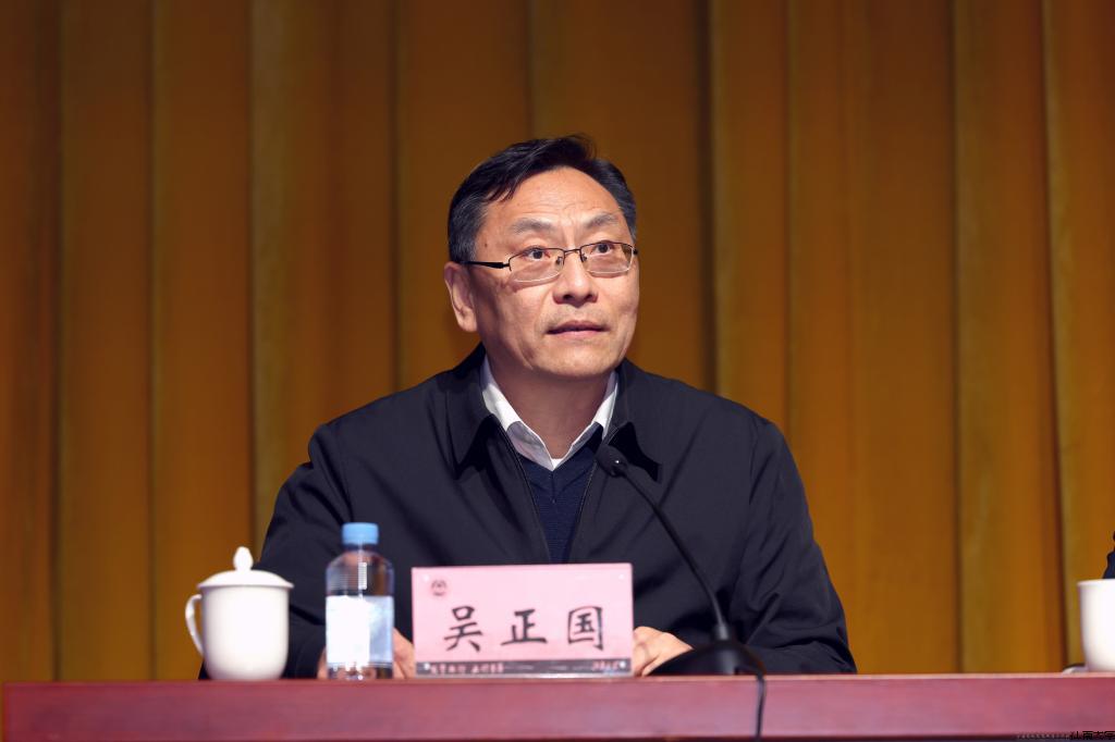 吴正国主持.jpg 吴正国主持.jpg