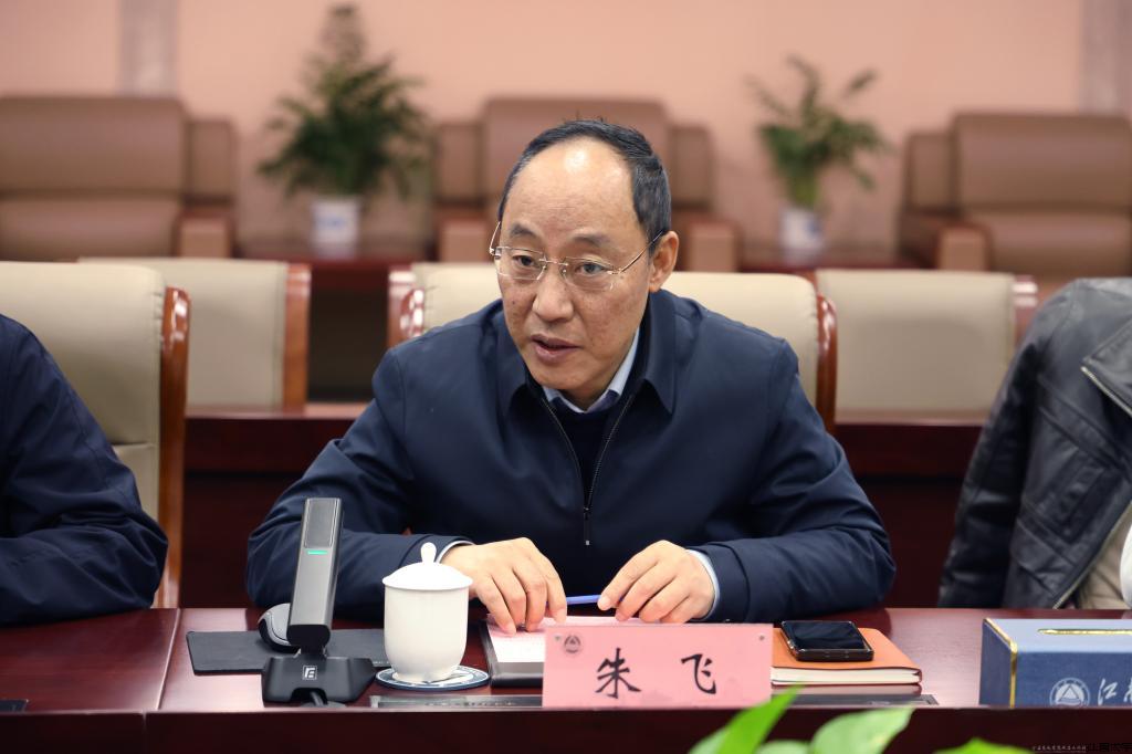 校党委常委、统战部部长朱飞作专题汇报.jpg