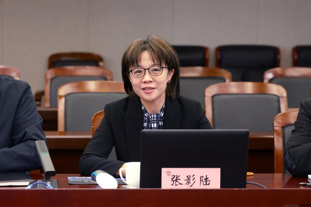 张影陆介绍学校情况.jpg 张影陆介绍学校情况.jpg