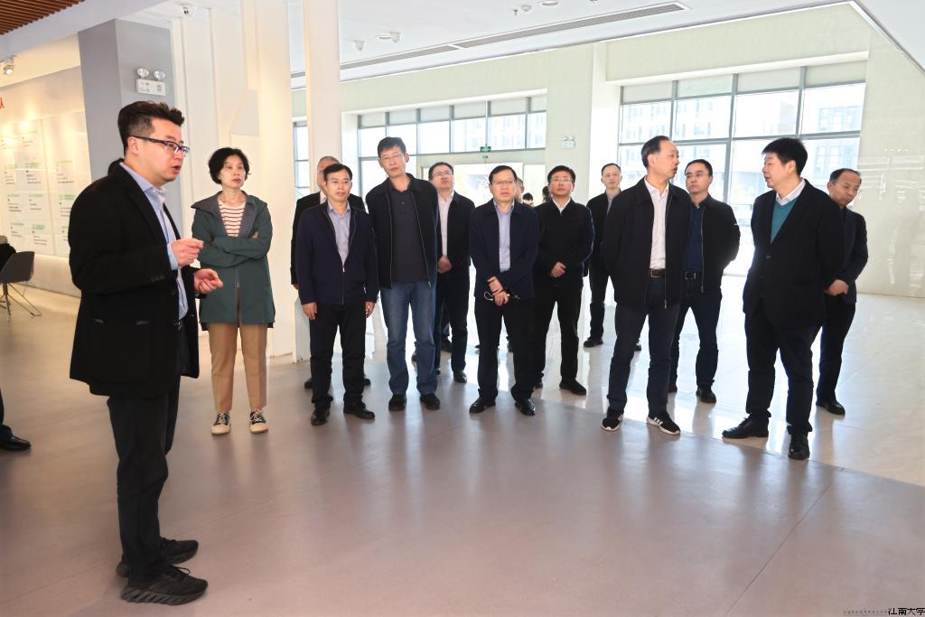 实地考察协同创新中心.jpg 实地考察协同创新中心.jpg