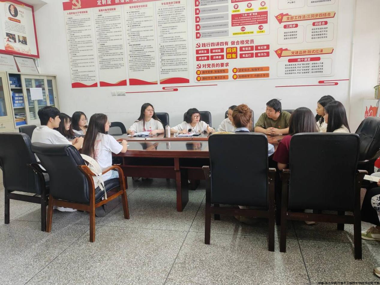 图为：童兰老师讲话.png