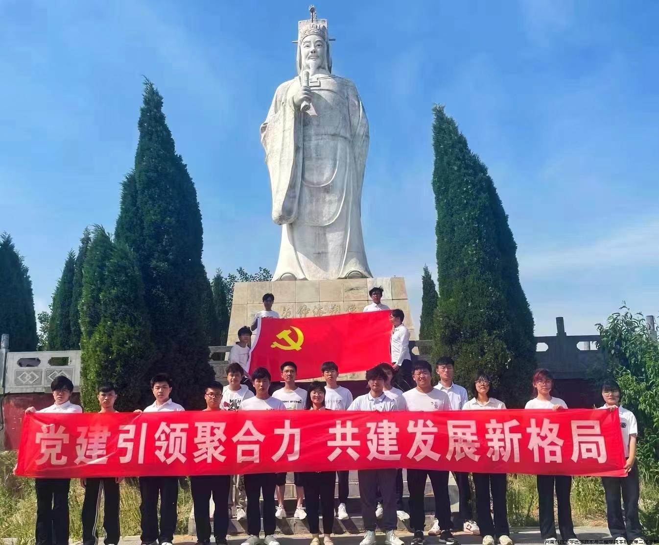 参观合影.jpg