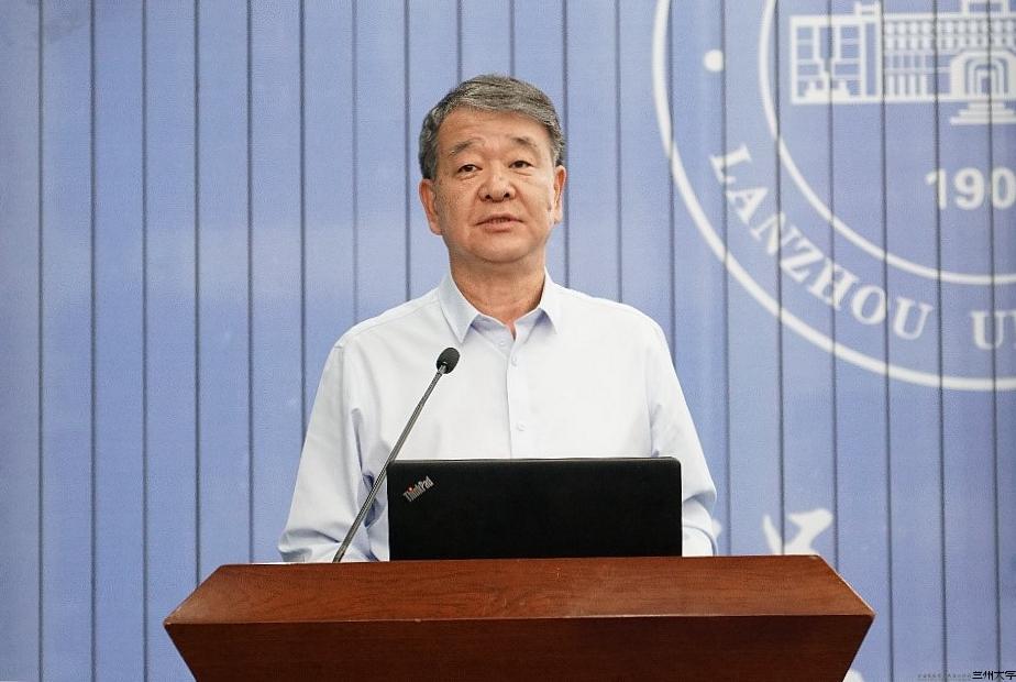 马小洁讲话.jpg 马小洁讲话.jpg