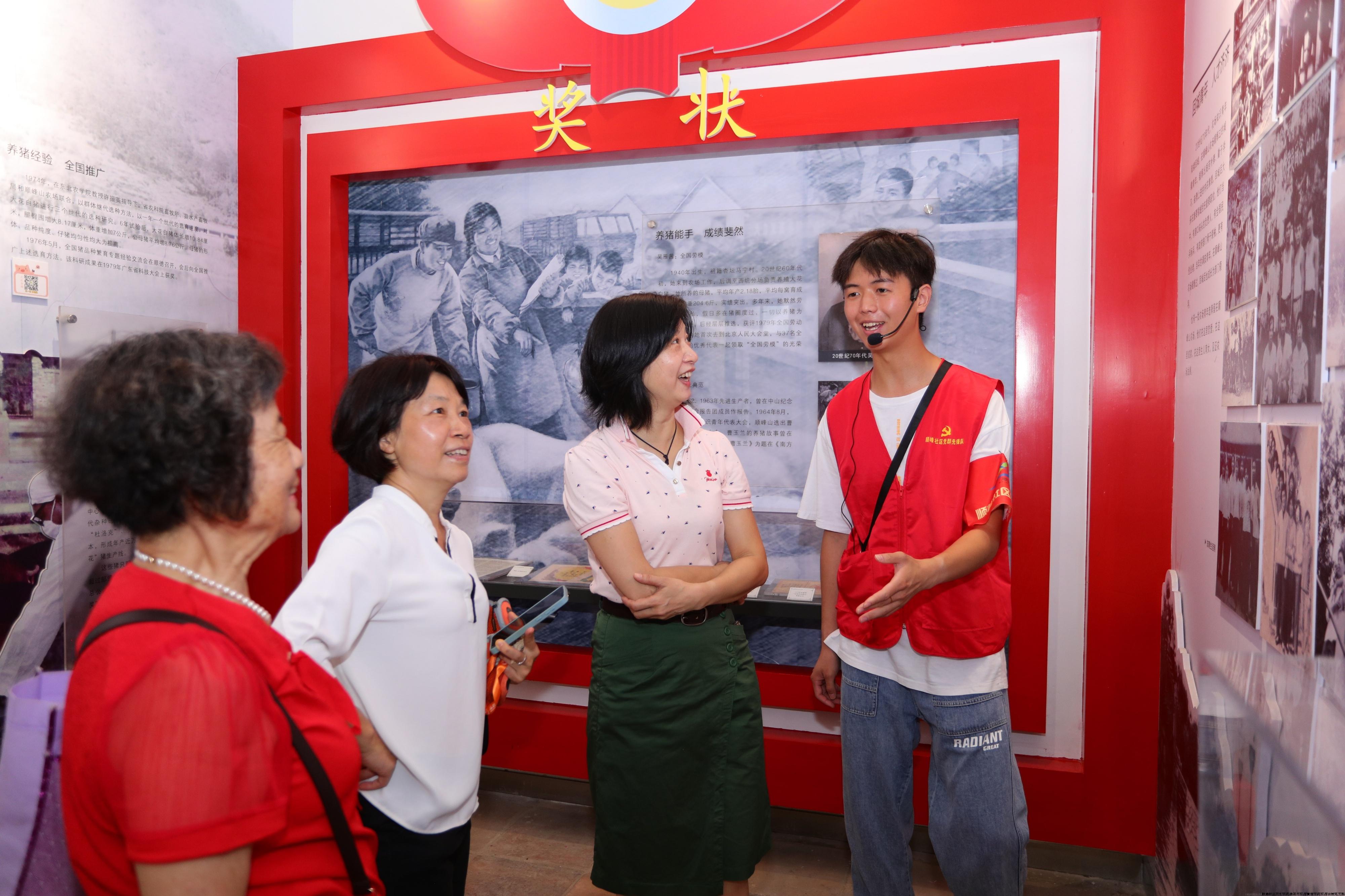 顺小旅志愿者讲解.JPG