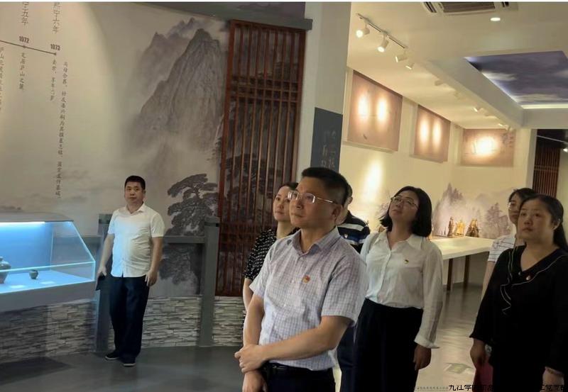 参观.jpg 参观.jpg