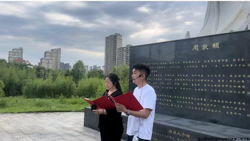 诵读2.jpg 诵读2.jpg