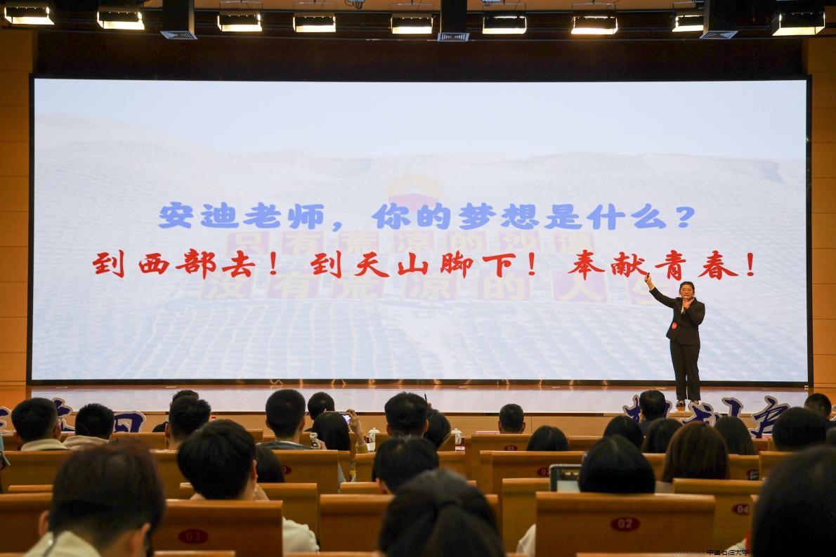 5学院本科生张安迪参加首届全国大学生职业规划大赛并获市级金奖.jpg 5学院本科生张安迪参加首届全国大学生职业规划大赛并获市级金奖.jpg