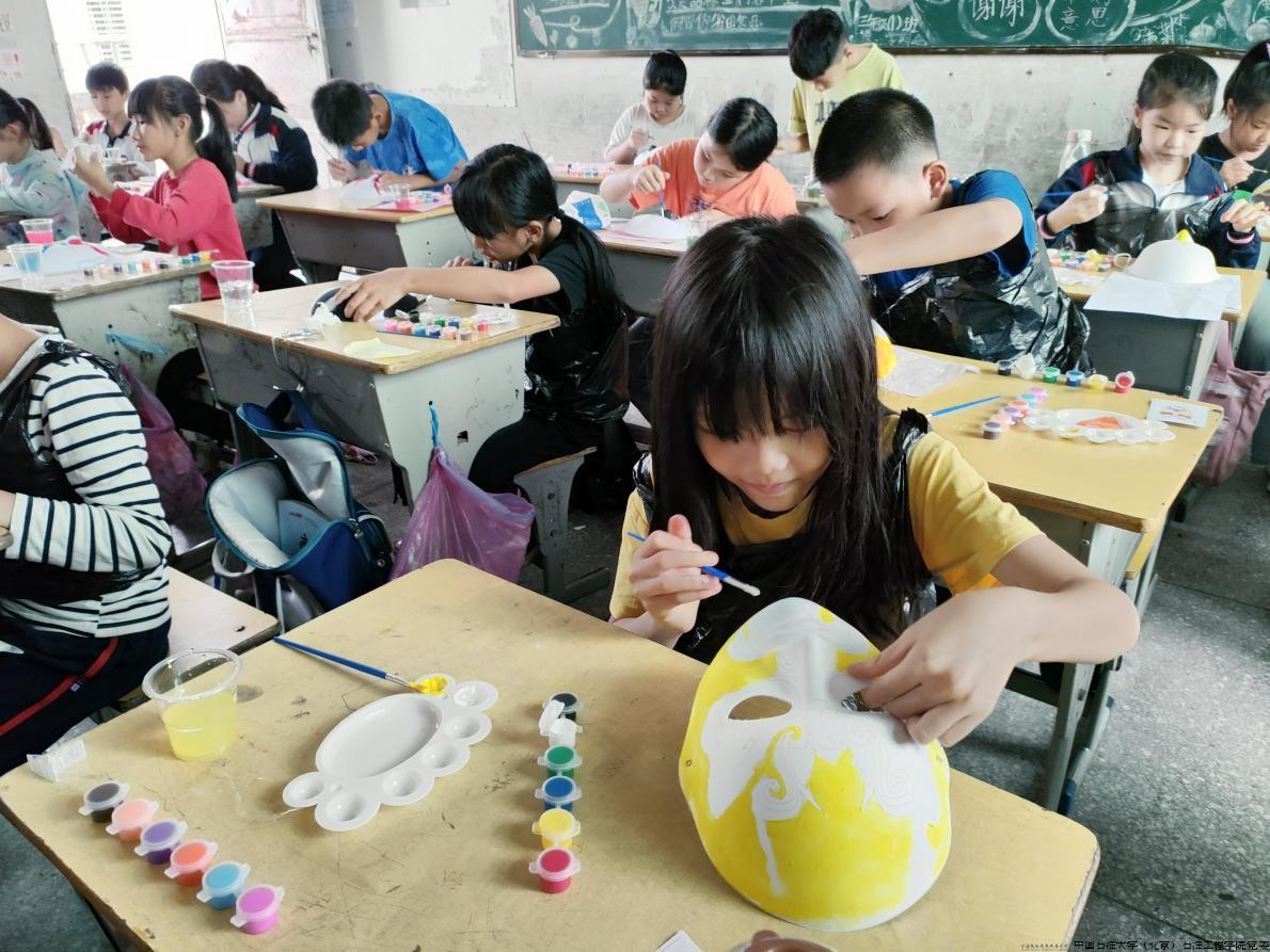 12“美丽中国 梦想导师”--中国传统文化-戏剧脸谱手工课.jpg 12“美丽中国 梦想导师”--中国传统文化-戏剧脸谱手工课.jpg