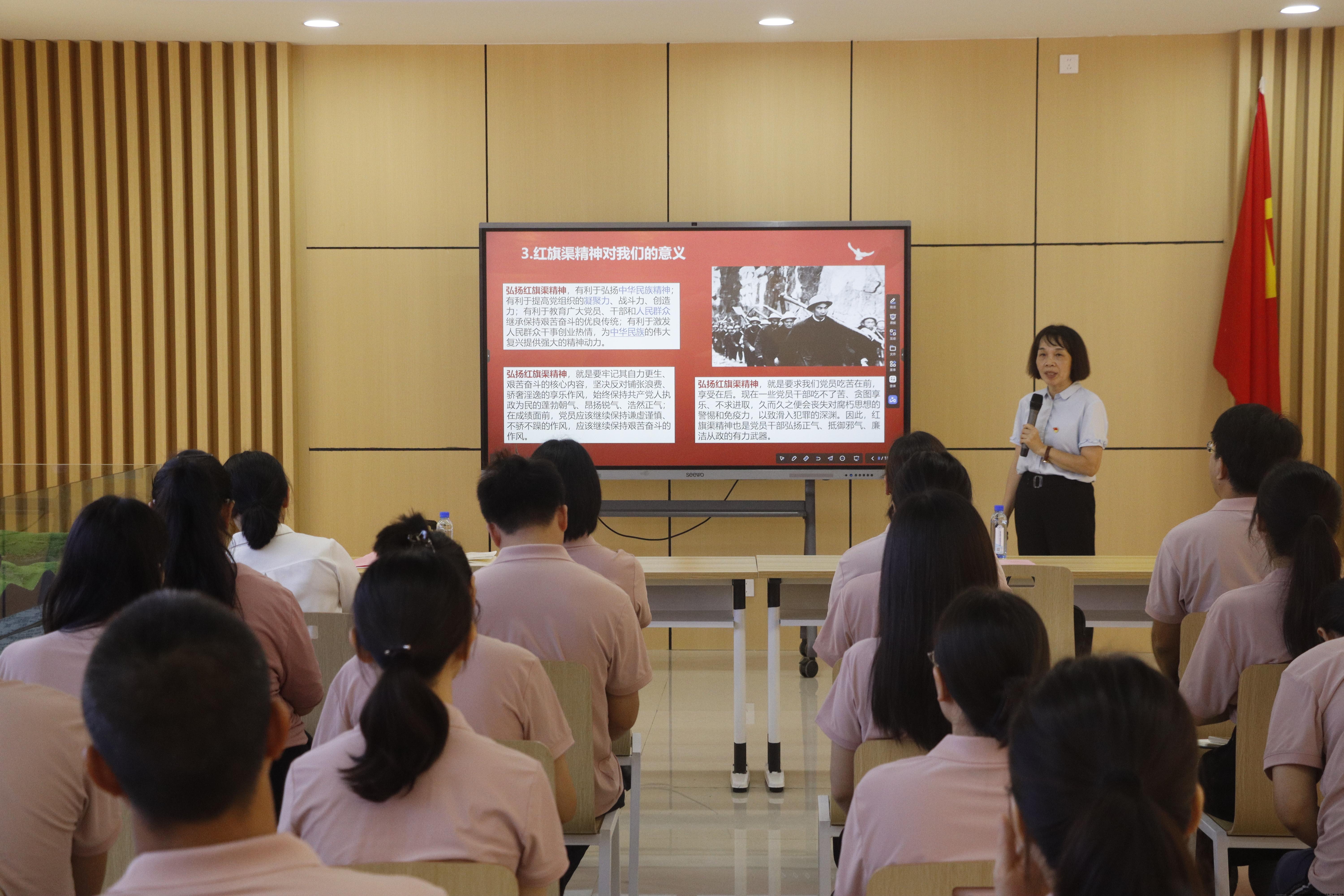 水利工程学院党总支书记余金凤上微党课.JPG 水利工程学院党总支书记余金凤上微党课.JPG