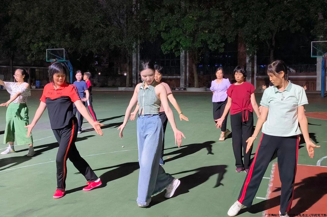 碰撞2.jpg 碰撞2.jpg