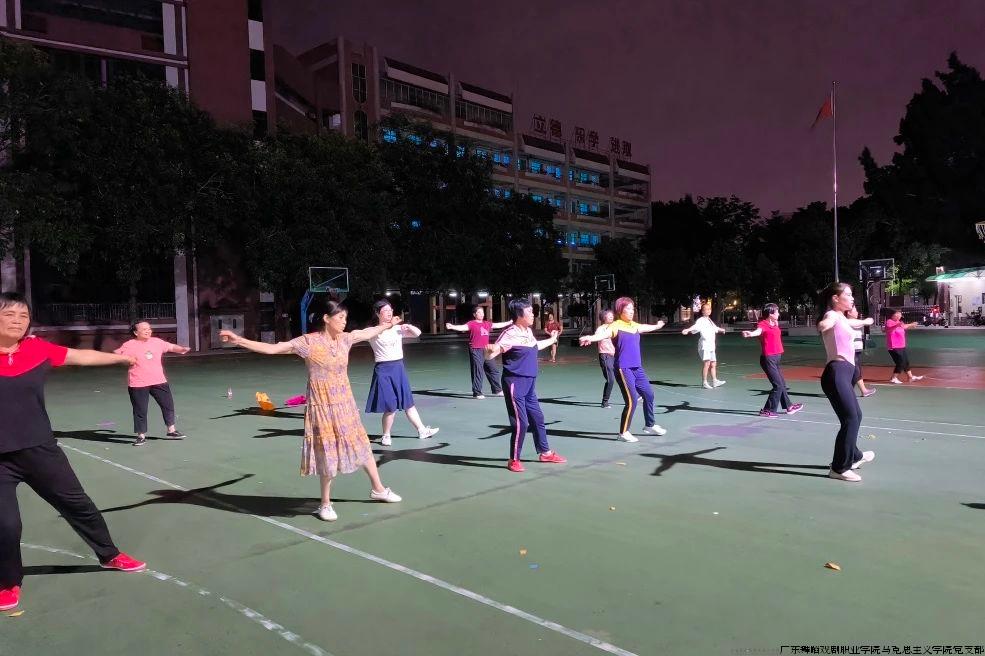 碰撞3.jpg 碰撞3.jpg