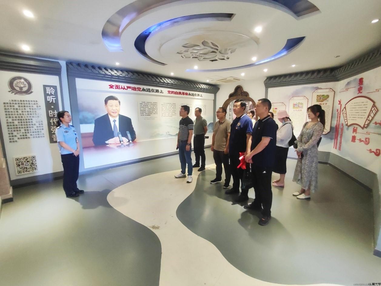 参观江阴市反腐倡廉警示教育馆.jpg 参观江阴市反腐倡廉警示教育馆.jpg