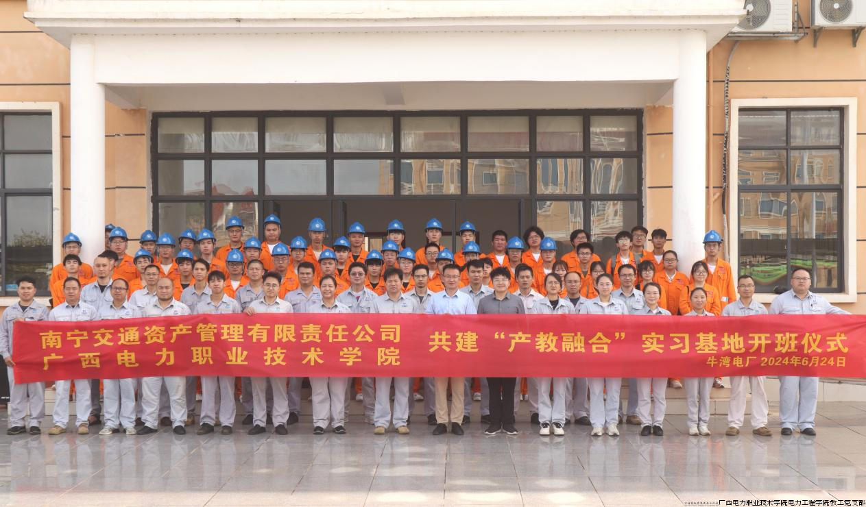团队合影.png
