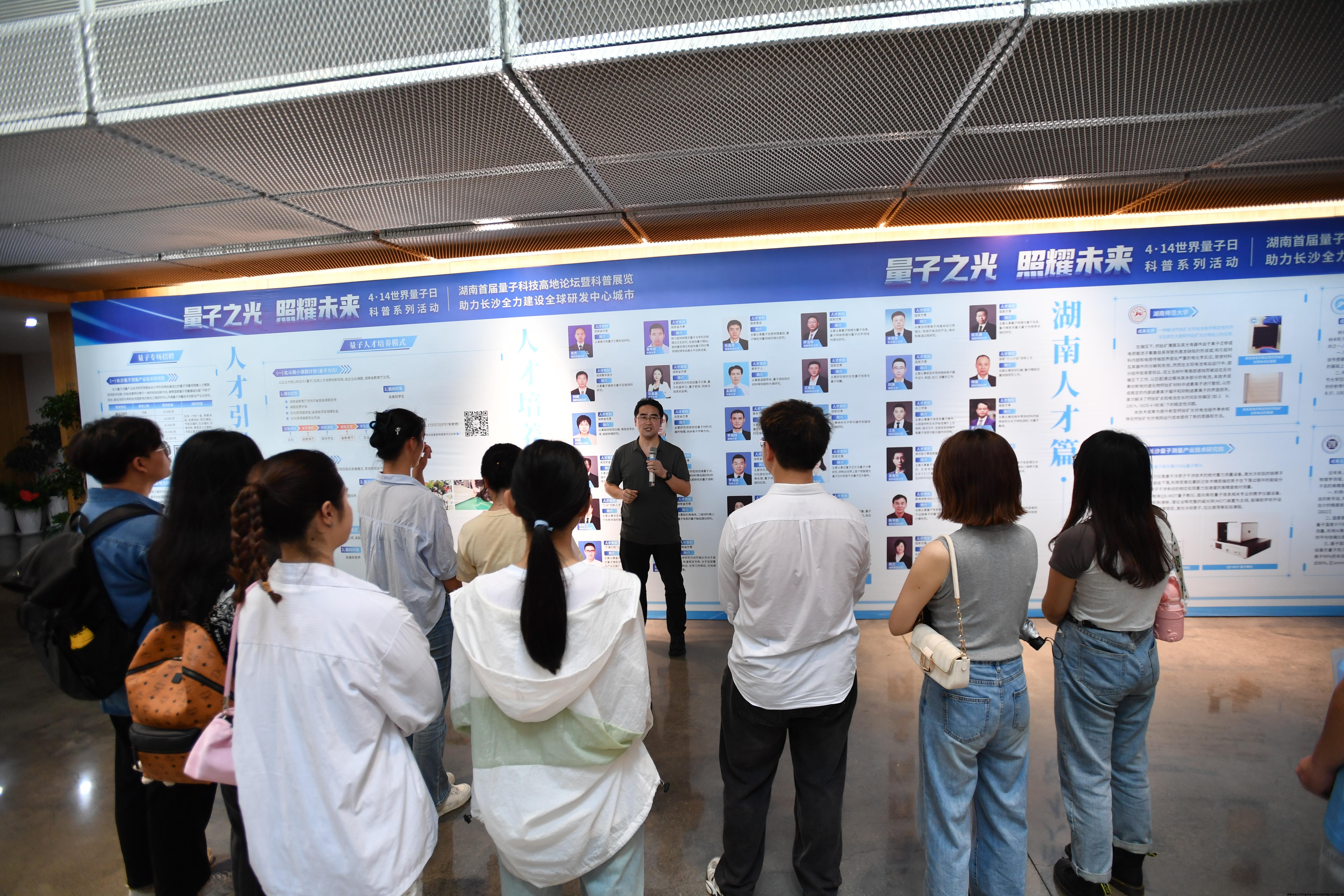 欧阳钢党课.jpg