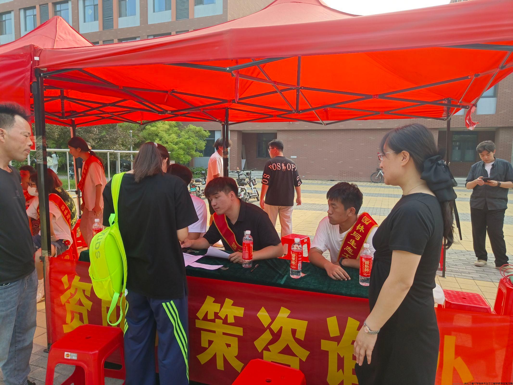 迎新志愿服务2.jpg.jpeg
