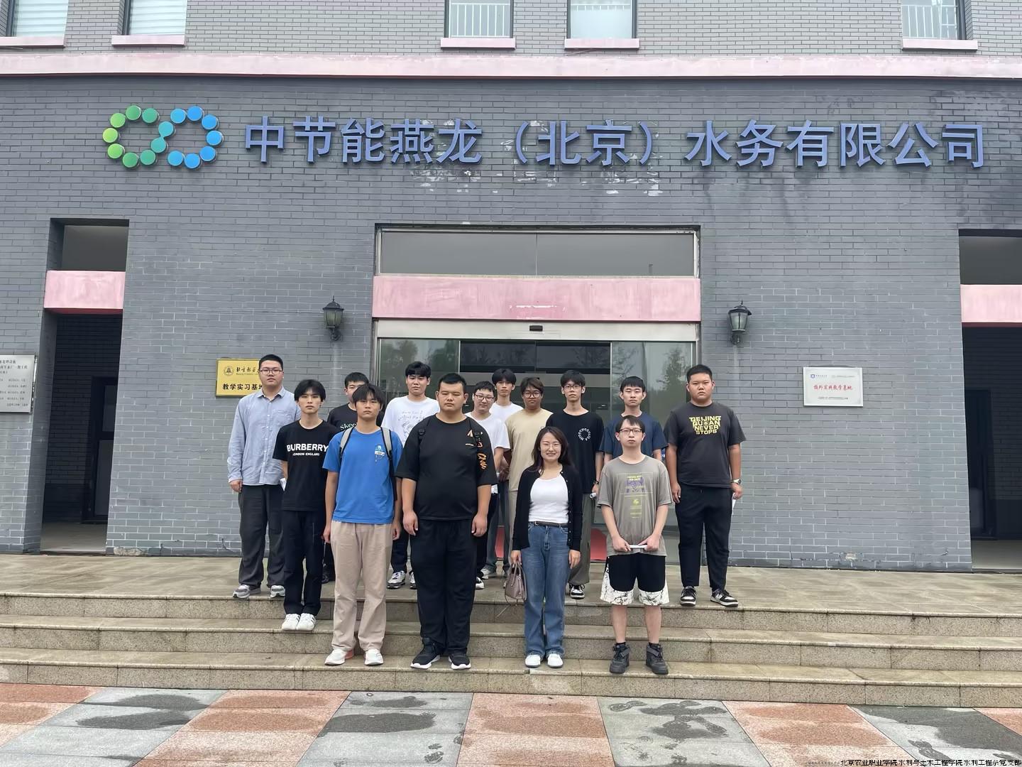 师生前往企业参观并开展企业第二轮面试.jpg 师生前往企业参观并开展企业第二轮面试.jpg