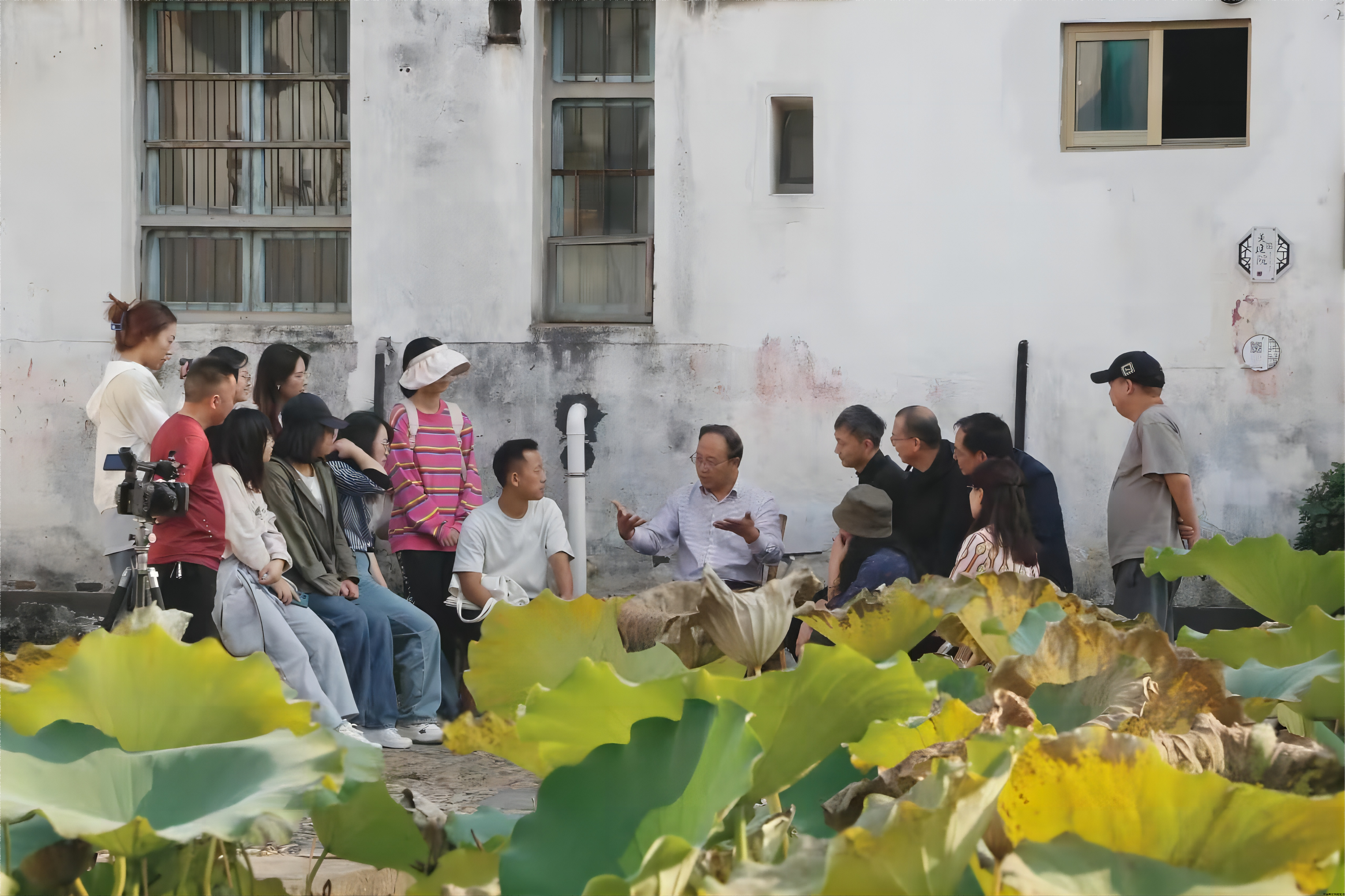 5.坚持“以乡土为学院”，形成文化传承、专业教学、思政育人、社会服务、就业创业“五位一体”艺术育人新机制.png
