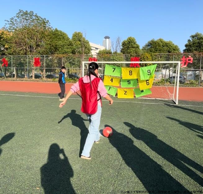 图二 韩老师精彩镜头.jpg 图二 韩老师精彩镜头.jpg