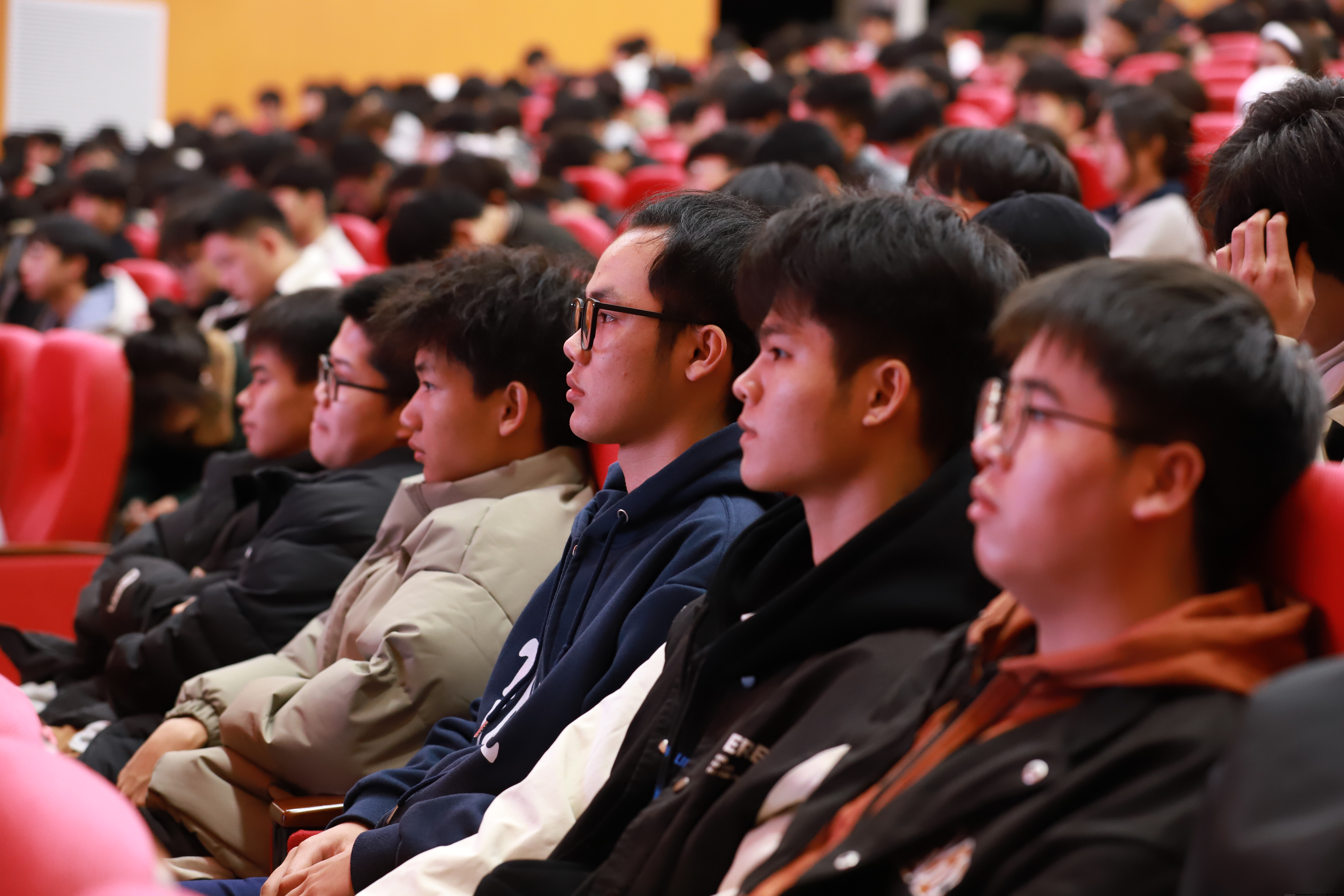 同学们真聆听学习(1)